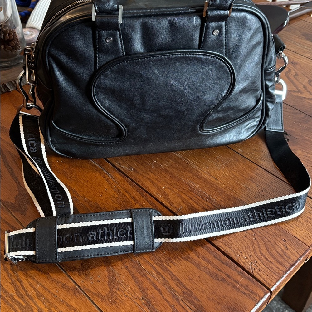 lululemon over the shoulder bag. black. - Picture 8 of 11